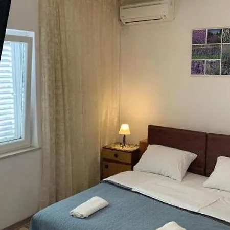 Apartamento 2 - Double With Shared Bathroom 1 - 5 *